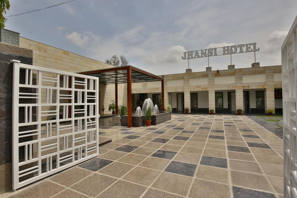 Jhansi Hotel Exteriér fotografie